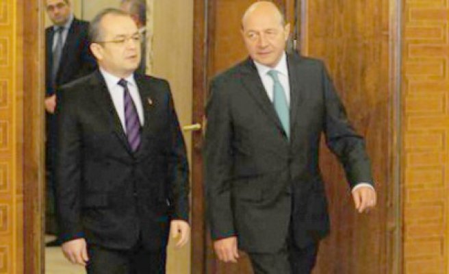 Băsescu: PDL seamănă tot mai mult cu FSN
